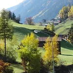 Πανσιόν Garni Astrada 4*