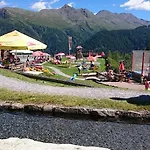 Πανσιόν Garni Astrada 4*