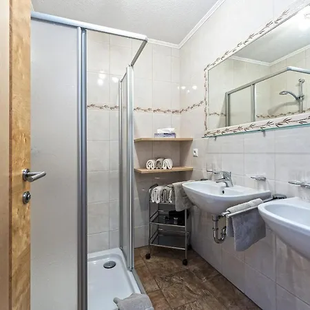 Apart Garni Astrada Guest house