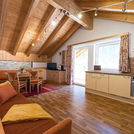 Apart Garni Astrada Guest house