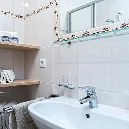 招待所 Garni Astrada 4*