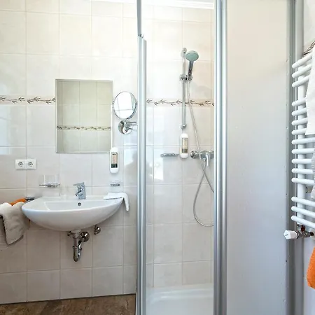 招待所 Garni Astrada 4*